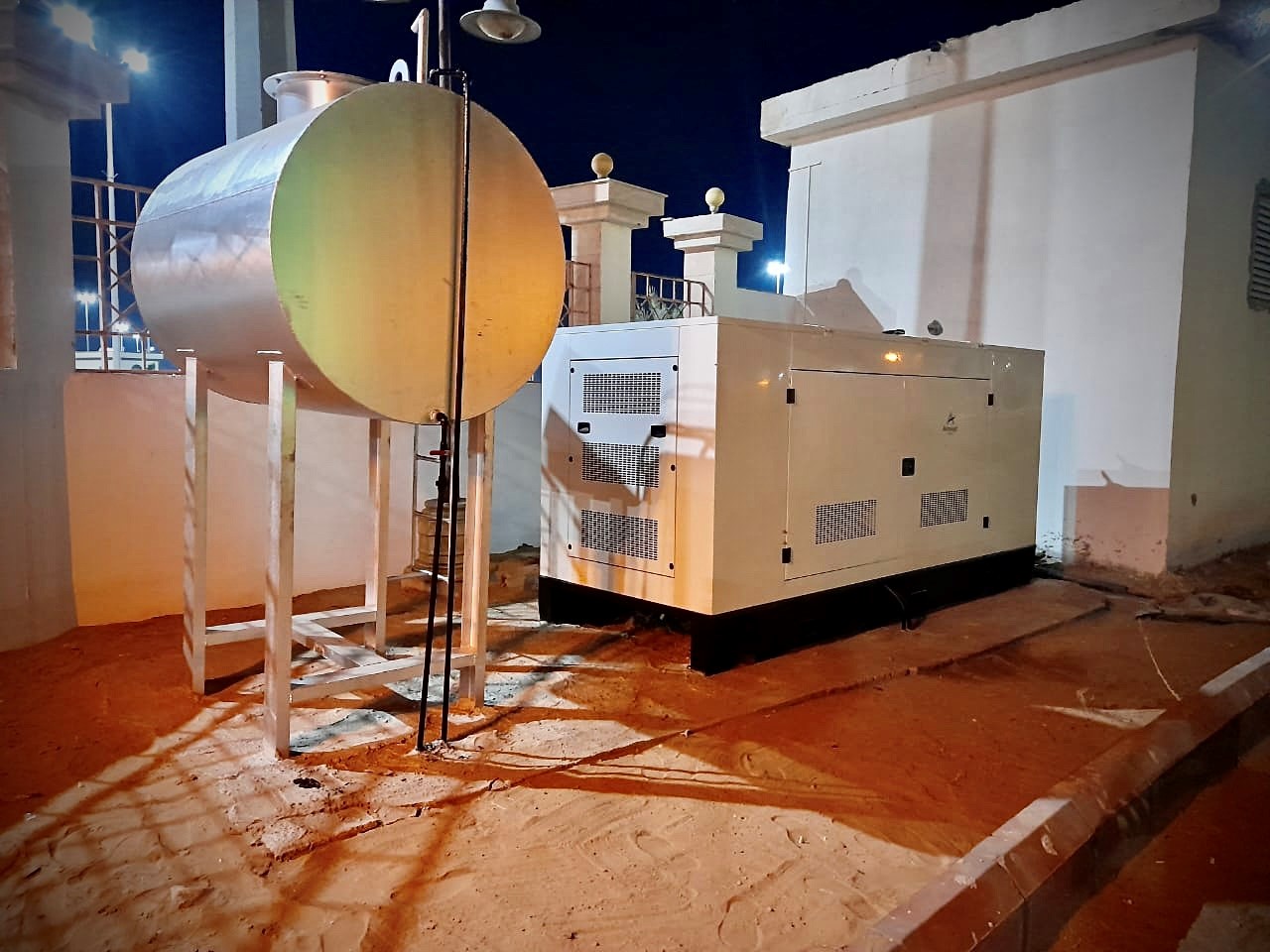 A white container and cylindrical drum which have been chosen by Saudi Arabian Government.